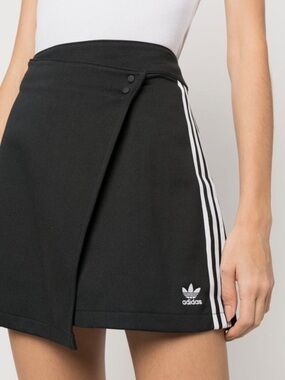 ADIDAS ORIGINALS Women’s ADICOLOR 3-STRIPES SHORT WRAPPING SKIRT black lge & med